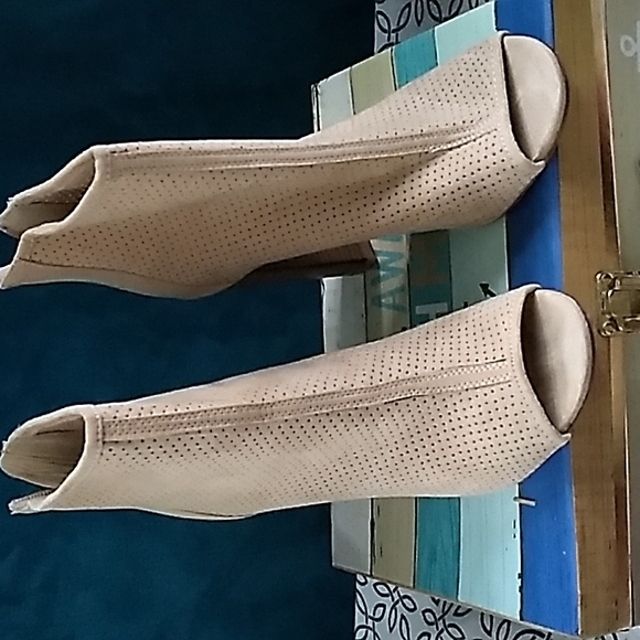 Shoe Dazzle Shoes - Heels